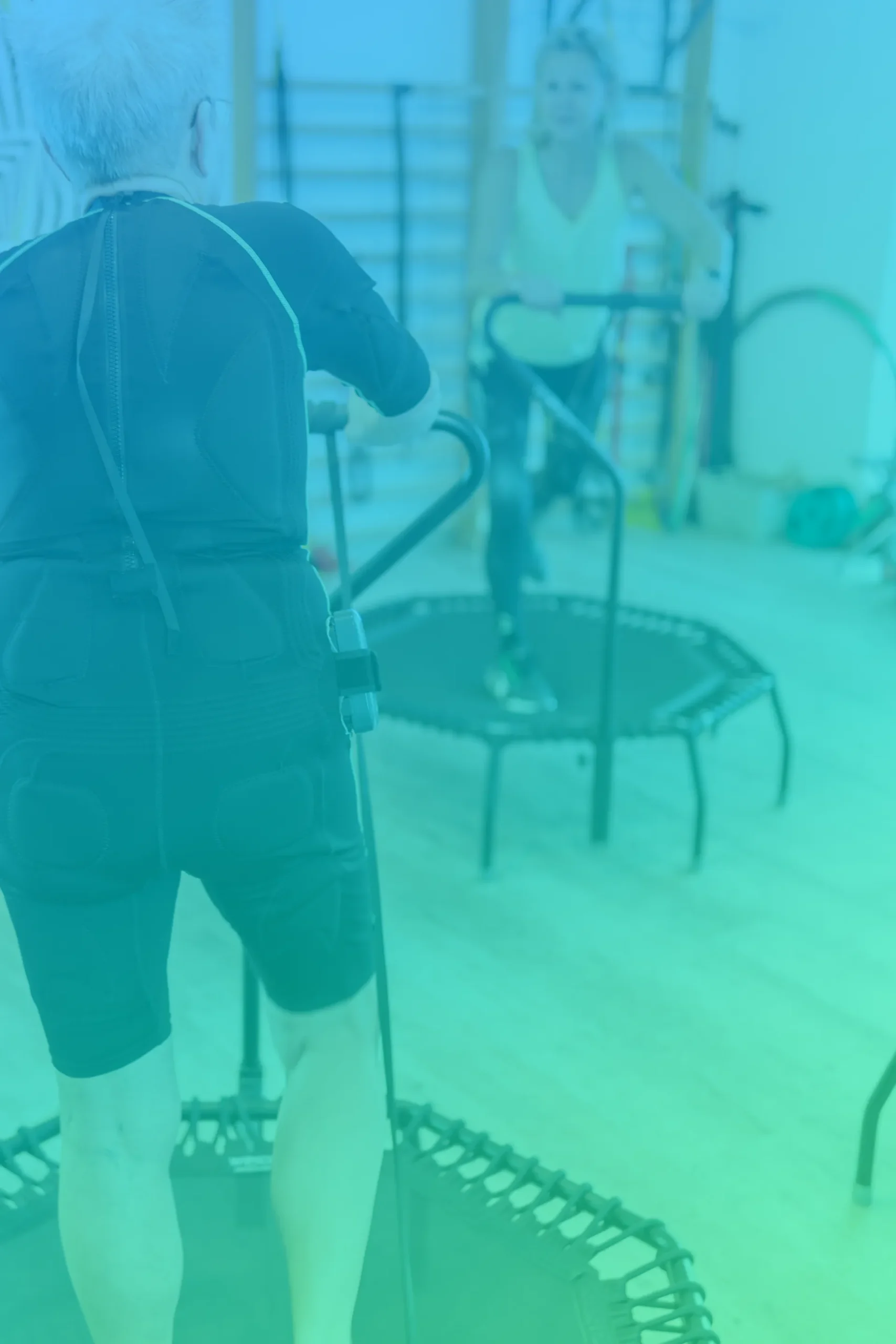 Trampolin Training mit EMS Anzügen - 20 Minuten